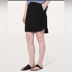 Lululemon On The Fly Skirt *21"
Black